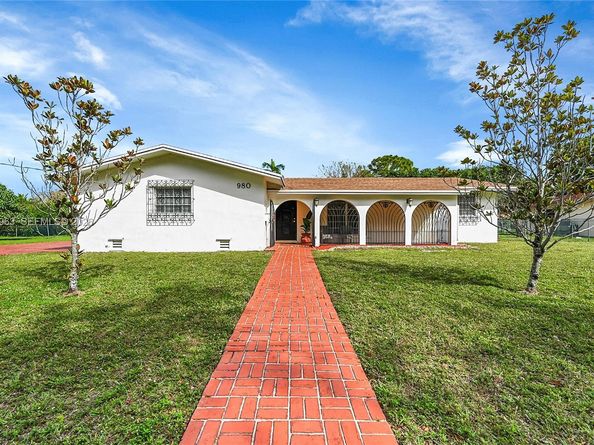 980 Renmar Dr, Plantation FL 33317