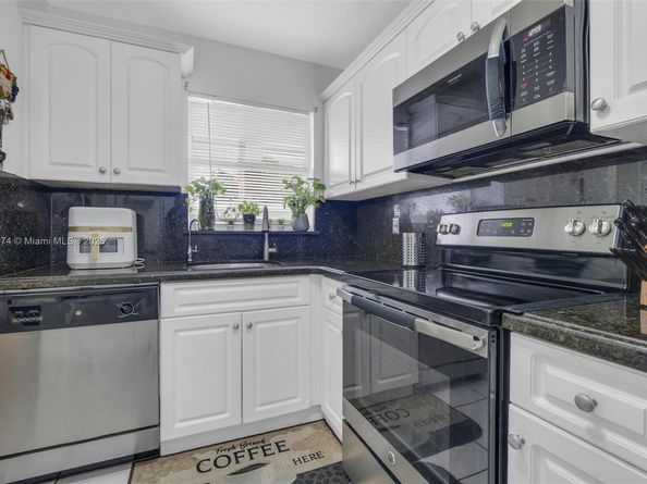 2651 E Sunrise Lakes Dr 104, Sunrise FL 33322