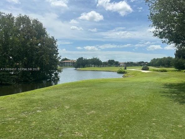 2420 SW 81st Ave 403, Davie FL 33324