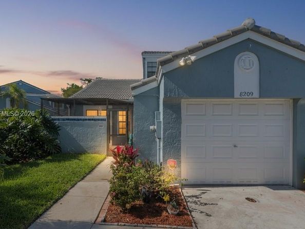 8209 Waterford Ave, Tamarac FL 33321
