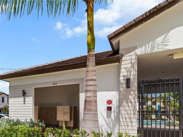 15927 SW 2nd Pl, Pembroke Pines FL 33027