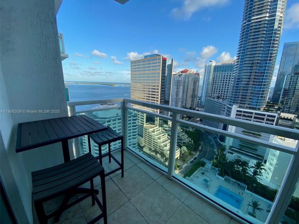 950 Brickell Bay Dr 2707, Miami FL 33131