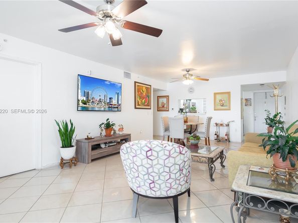 571 SW 141st Ave 207N, Pembroke Pines FL 33027