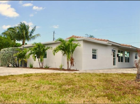 1301 NE 42nd St, Oakland Park FL 33334