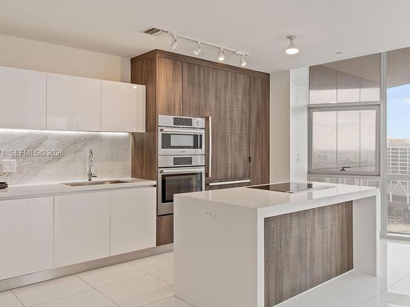 851 NE 1st Ave 2102, Miami FL 33132