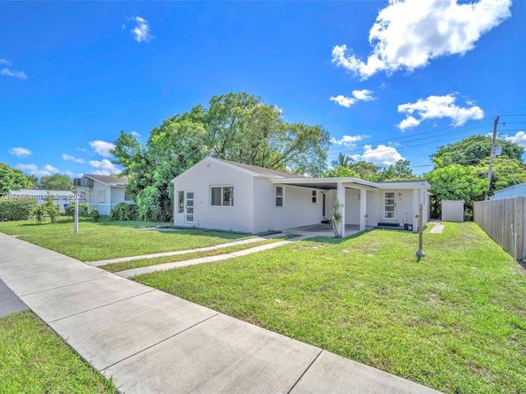 208 N 56th Ave, Hollywood FL 33021