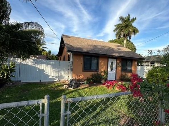 320 NW 2nd St, Florida City FL 33034