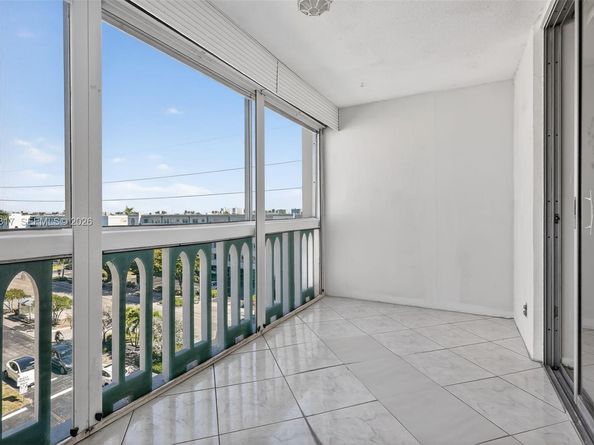 421 NE 14th Ave 608, Hallandale Beach FL 33009