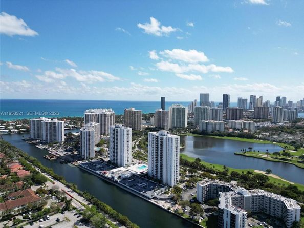 3675 N Country Club Dr 210, Aventura FL 33180