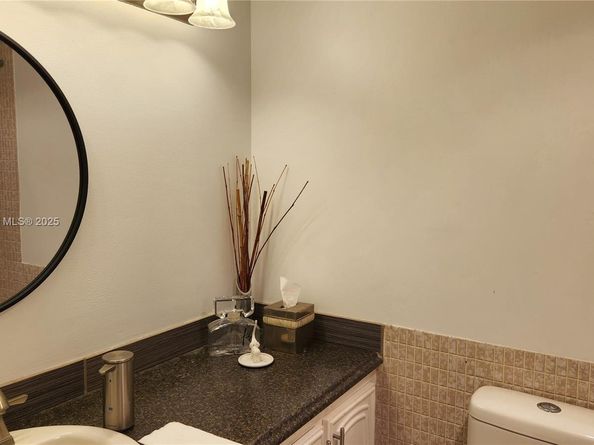 35 Colonial Club Dr 203, Boynton Beach FL 33435