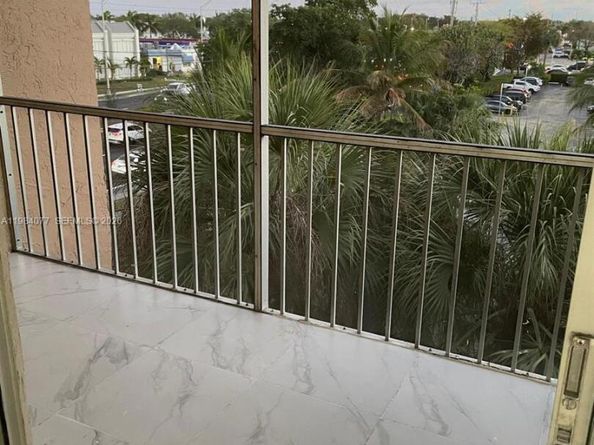 17000 NW 67th Ave 437, Hialeah FL 33015