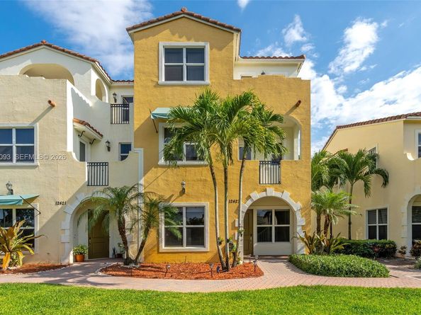 12427 NW 18th Ct, Pembroke Pines FL 33028
