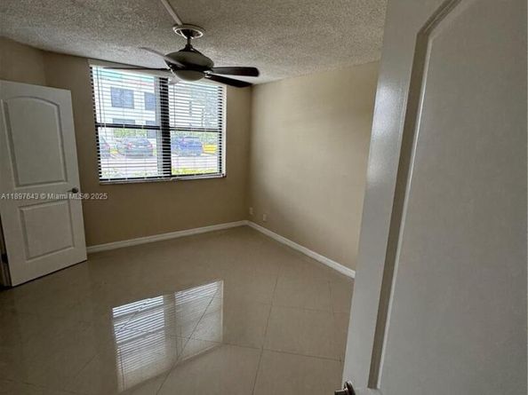 216 Lake Pointe Dr 120, Oakland Park FL 33309