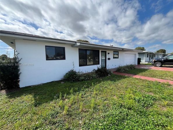 1860 NW 121st St, Miami FL 33167