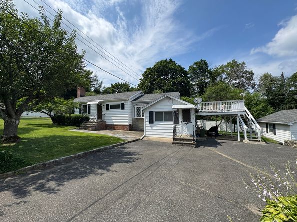 11 Knollcrest Road, New Fairfield CT 06812
