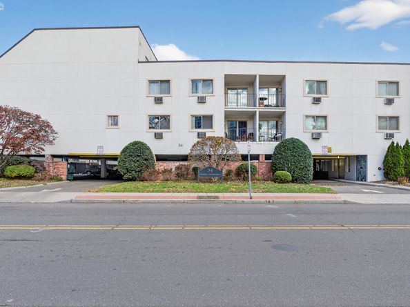 34 Crescent Street APT 2D, Stamford CT 06906