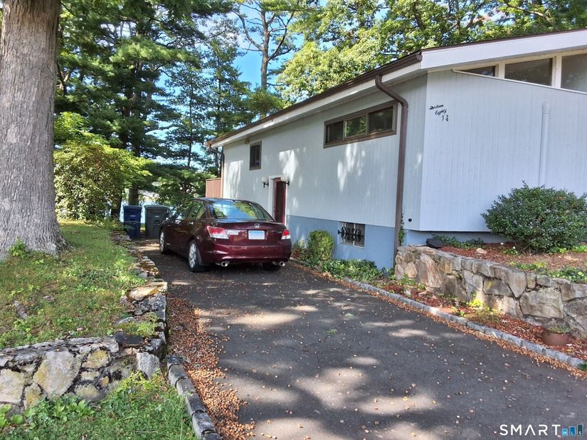 1385 Chopsey Hill Road, Bridgeport CT 06606