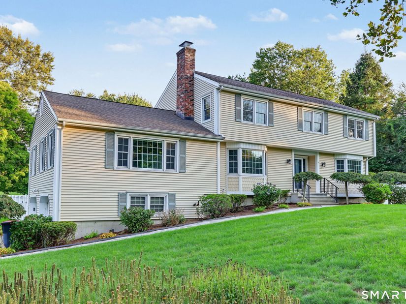 52 Mallett Drive, Trumbull CT 06611
