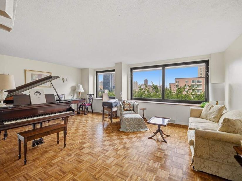 531 Main Street 1025, New York NY 10044