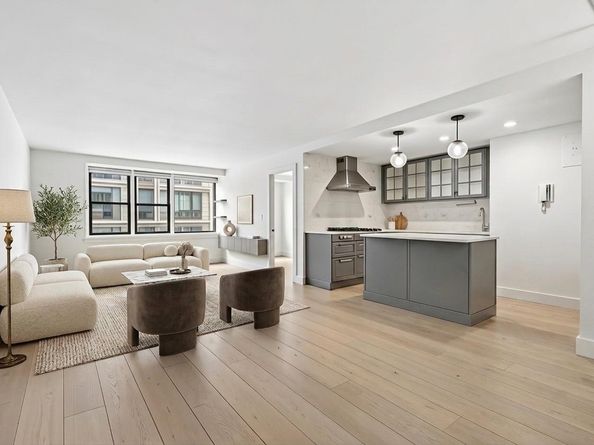 201 East 21st Street 11R, New York NY 10010