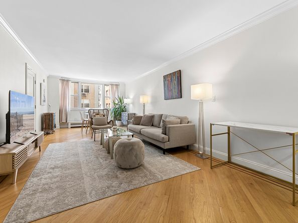 215 East 80th Street 8M, New York NY 10075