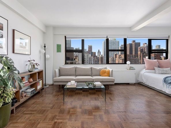 345 East 69th Street 16B, New York NY 10021