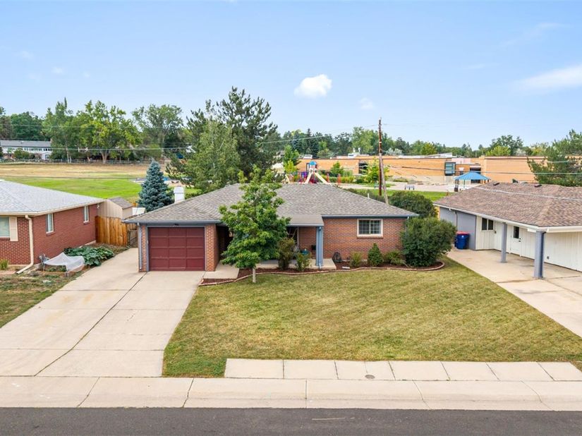 945 E 10th Avenue, Broomfield CO 80020