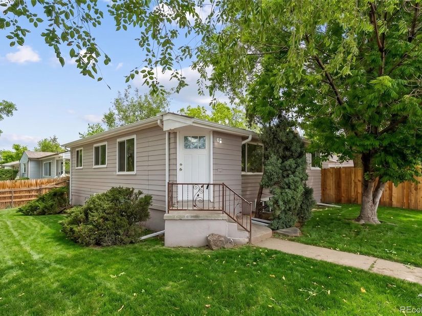 9801 E 8th Avenue, Aurora CO 80010