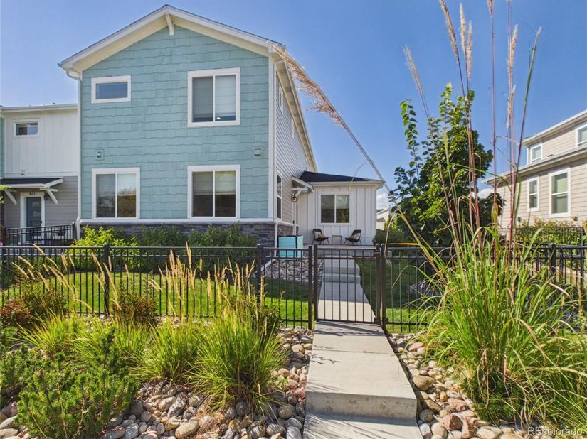 619 Stonebridge Drive, Longmont CO 80503