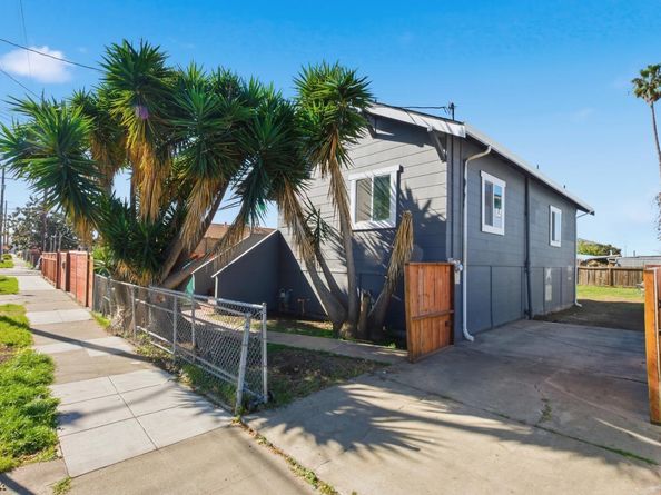 8825 D Street, Oakland CA 94621