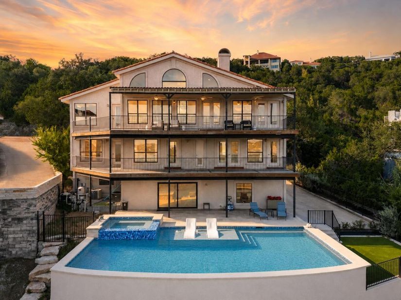 13805 Skyline DR, Austin TX 78732