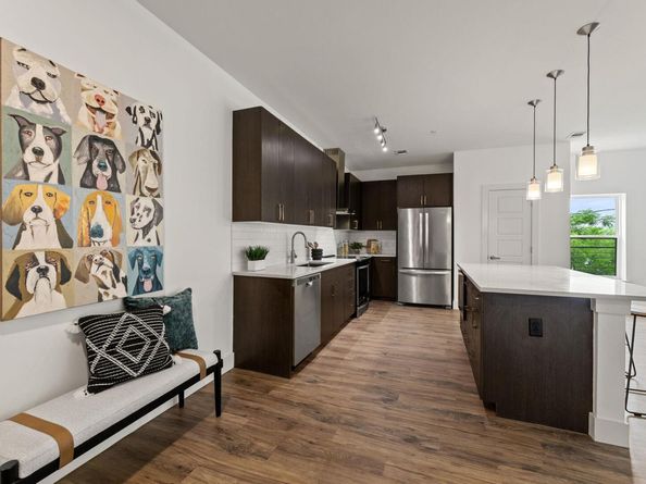 6444 Burnet RD 204, Austin TX 78757