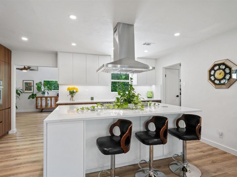 3005 Leaning Oak CIR, Austin TX 78704