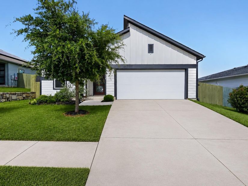 16516 Glimmering RD, Manor TX 78653