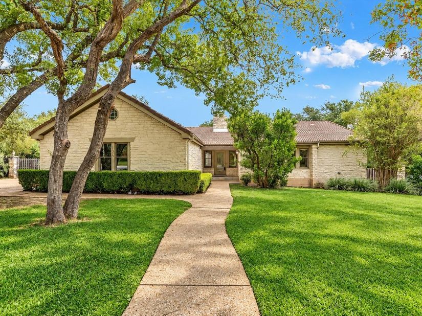 104 Indian Bend DR, Lakeway TX 78734