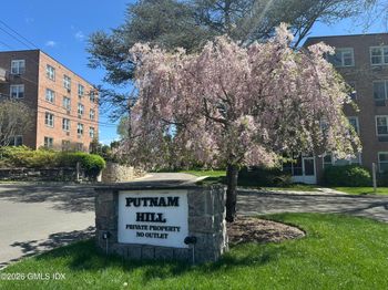 2 Putnam Hill