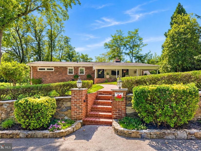 6527 Jay Miller Dr., Falls Church VA 22041