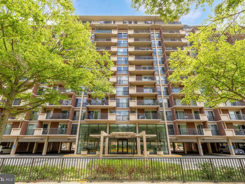 1300 Army Navy Drive 503, Arlington VA 22202