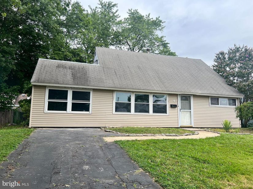 19 Vicar Lane, Levittown PA 19054