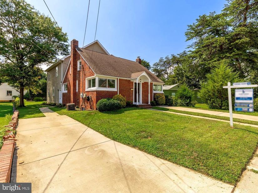 750 N George Mason Drive, Arlington VA 22203