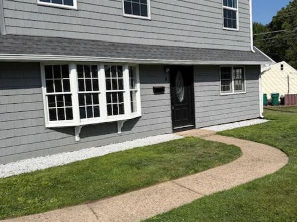 8 Parkside Circle, Levittown PA 19056