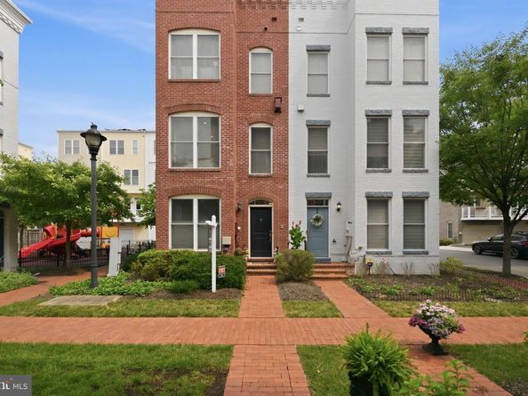 909 3rd Place SE, Washington DC 20003