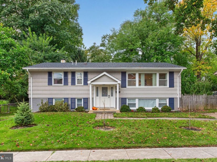 1107 Hillcrest Drive SW, Vienna VA 22180