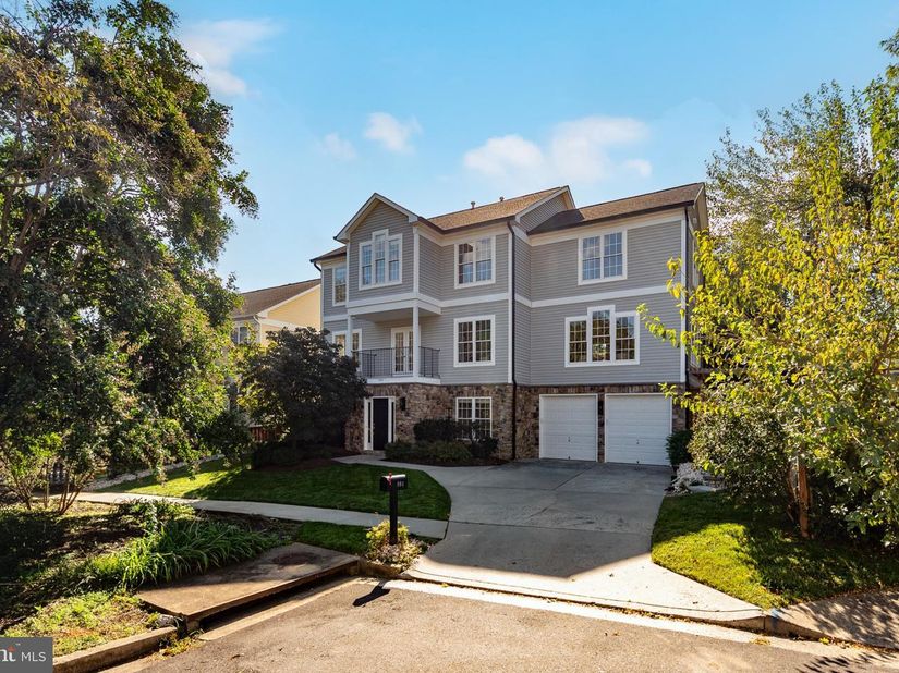 904 S Oakland Street, Arlington VA 22204