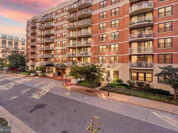 1200 Braddock Place