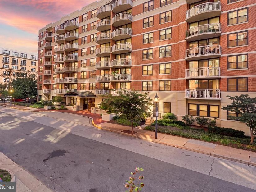1200 Braddock Place 206, Alexandria VA 22314