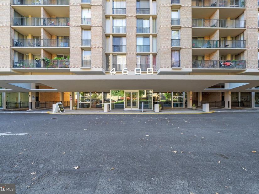 4600 S Four Mile Run Drive 423, Arlington VA 22204