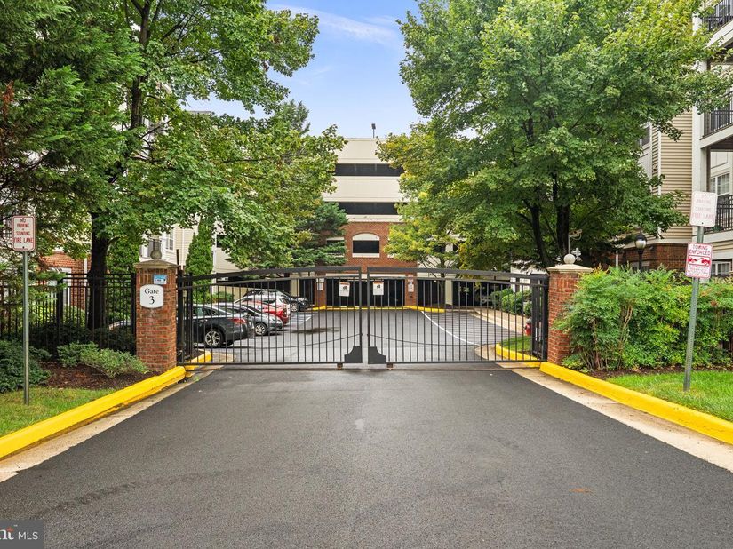 12949 Centre Park Circle 301, Herndon VA 20171