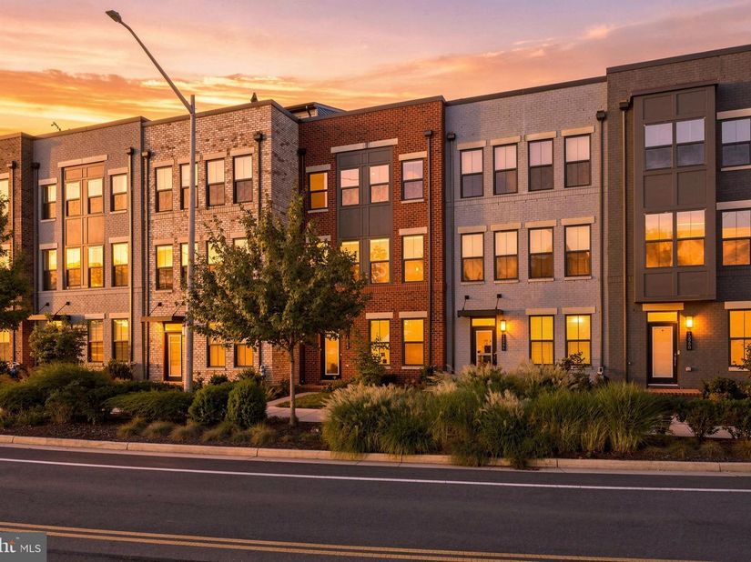 12994 Hattontown Square, Herndon VA 20171