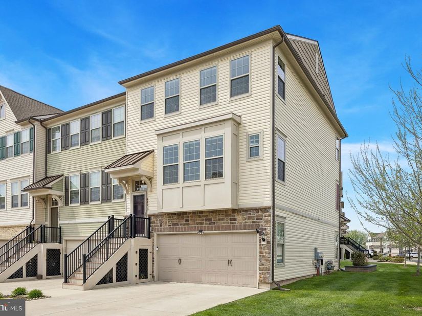 449 Tall Oaks Drive, Warminster PA 18974